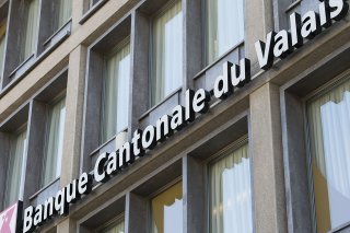 Le conseil d'administration de la Banque cantonale du Valais pourra proposer à ses actionnaires un dividende en hausse de 15 centimes à 4,00 francs par action. (archives) KEYSTONE/THOMAS DELLEY